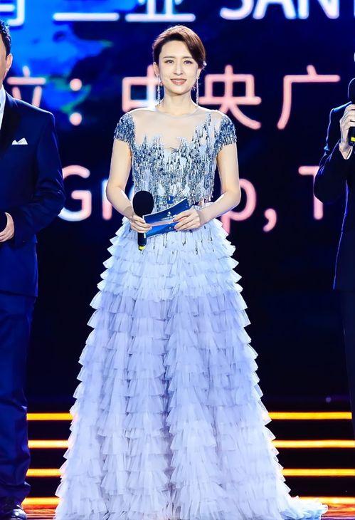 明星主持人礼服,明星主持人礼服风采大盘点