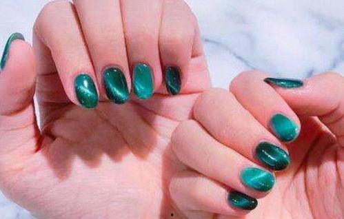 网红猫眼爱心美甲,时尚潮流的指尖艺术