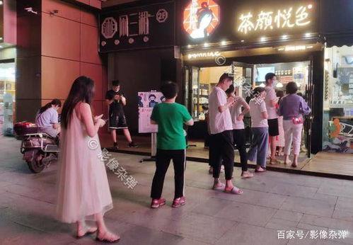 长沙网红奶茶店排长队,人潮涌动，一“饮”难求