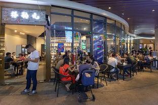 网红小吃探店打卡,探寻街头美食新地标