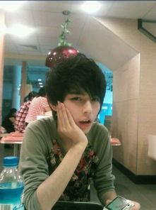 傻乎乎的男网红叫啥名字,揭秘“傻乎乎”男网红的爆红之路